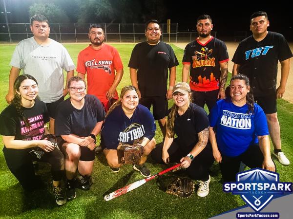 Softball Mon Co-ed 10v10 - E/Rec Champions