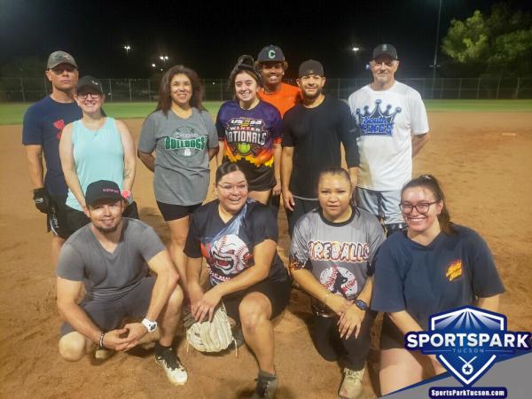 Softball Mon Co-ed 10v10 - E/Rec Champions